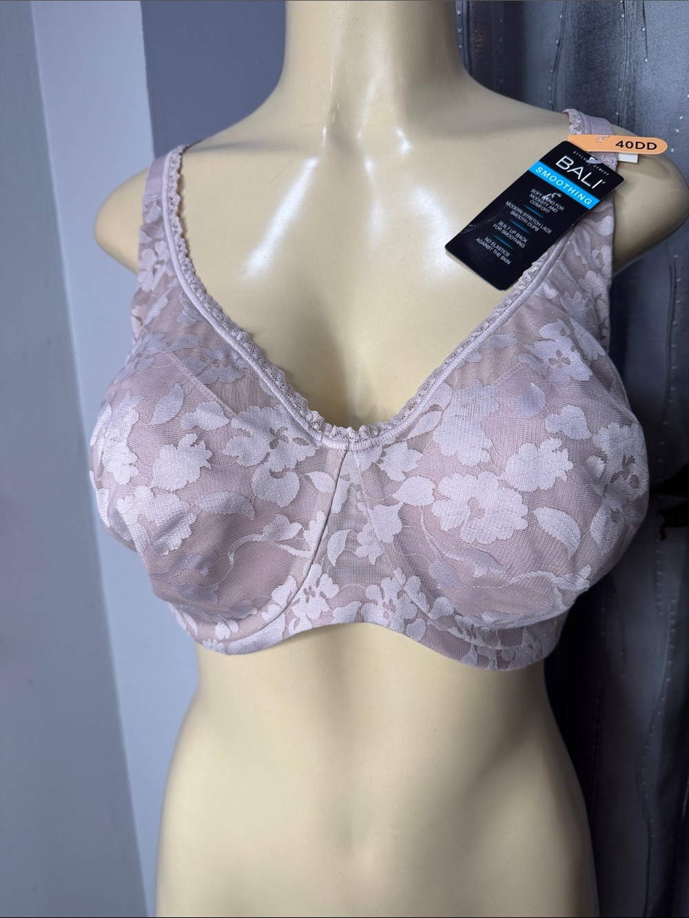 Bali Lace Underwire Bra in Light Blush Sz 40 DD NWT